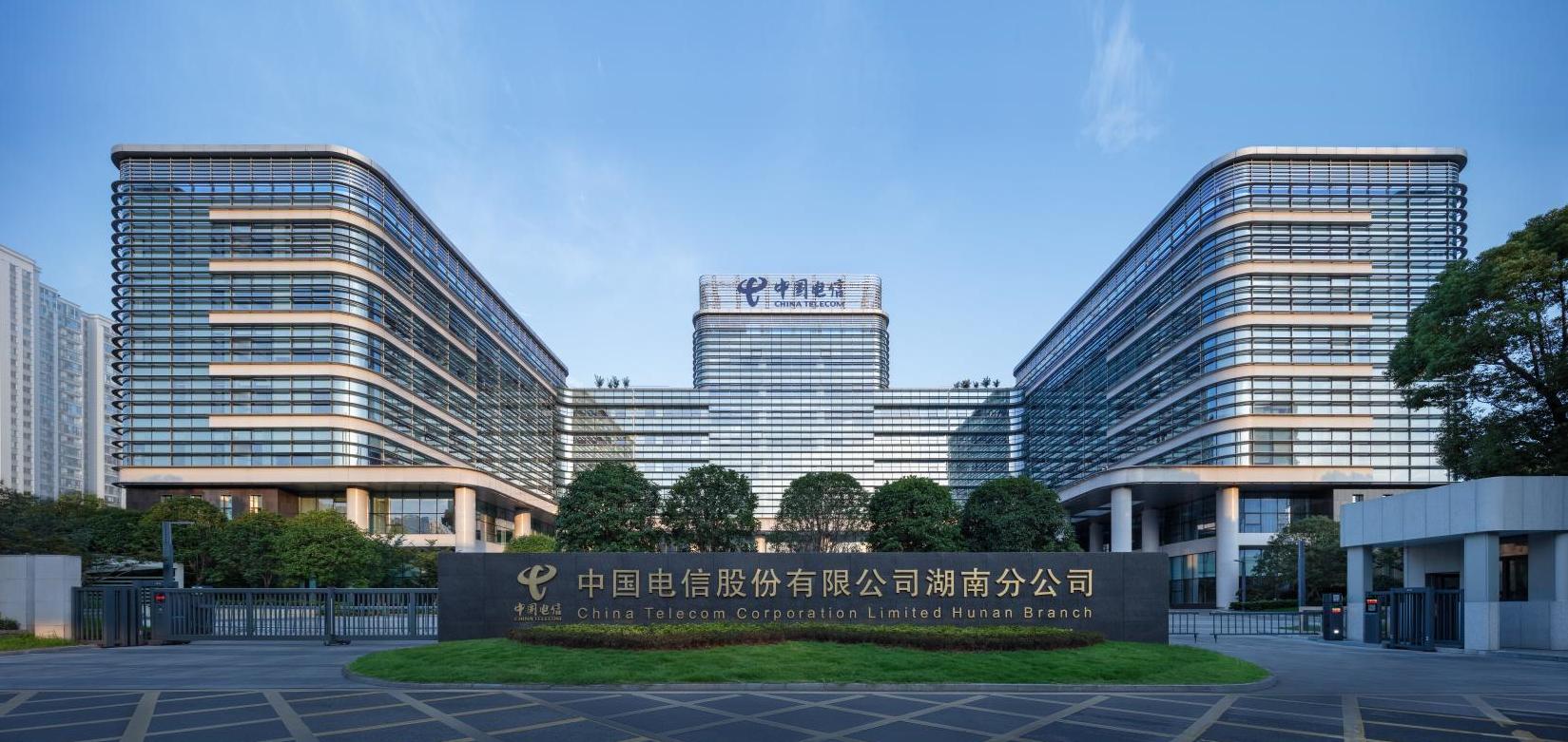 公司承建的湖南信息園（調(diào)度大樓、通信機(jī)房、地下室、附屬樓）工程榮獲兩項(xiàng)（土建、安裝）中國(guó)建設(shè)工程魯班獎(jiǎng)